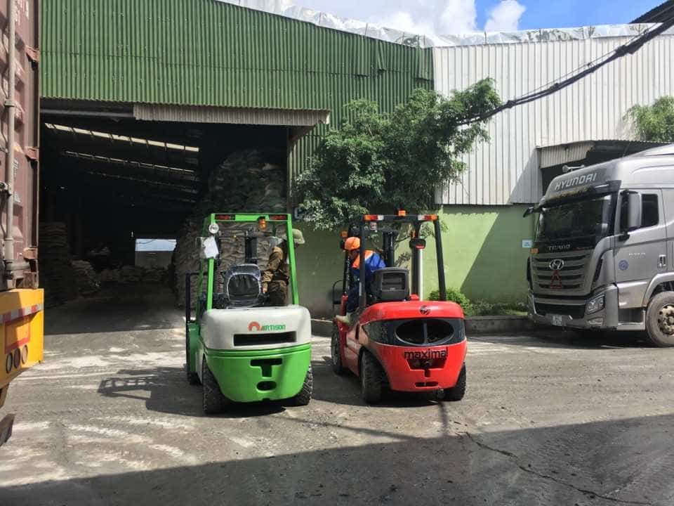 xe nâng dầu diesel