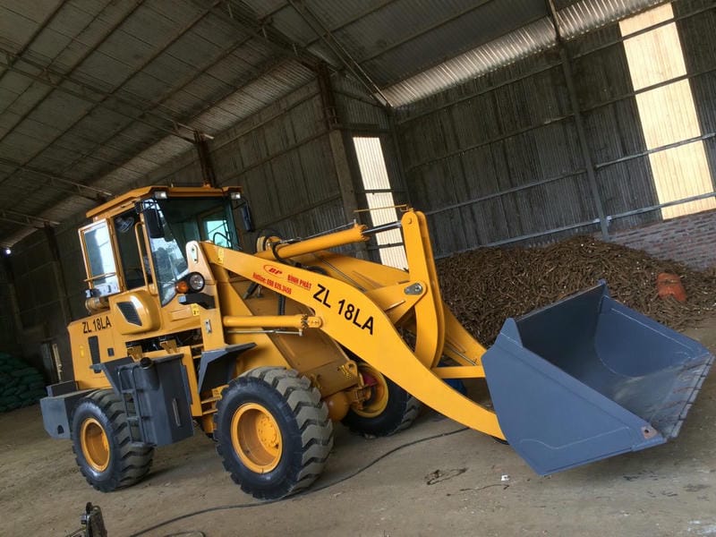 Xúc lật KANGHONG ZL18LA dùng trong nhà máy sắn