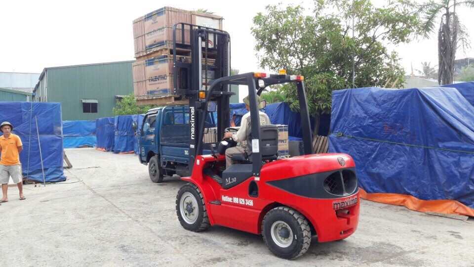 xe nâng gạch tuynel