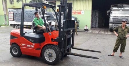 xe nâng dầu diesel