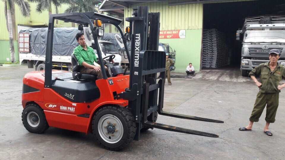 xe nâng dầu diesel