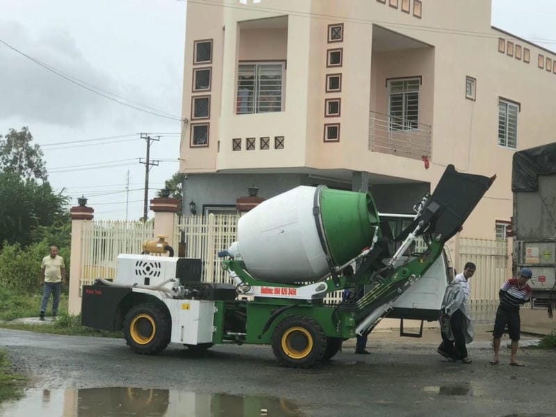 Xe trộn bê tông tự hành Trung Quốc