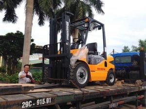 xe nâng hàng Artison