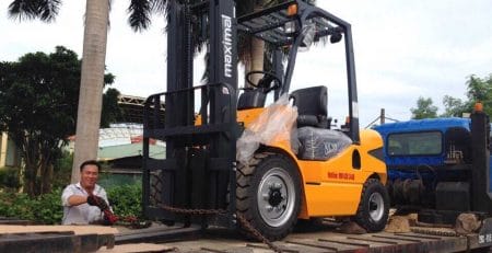 xe nâng hàng Artison