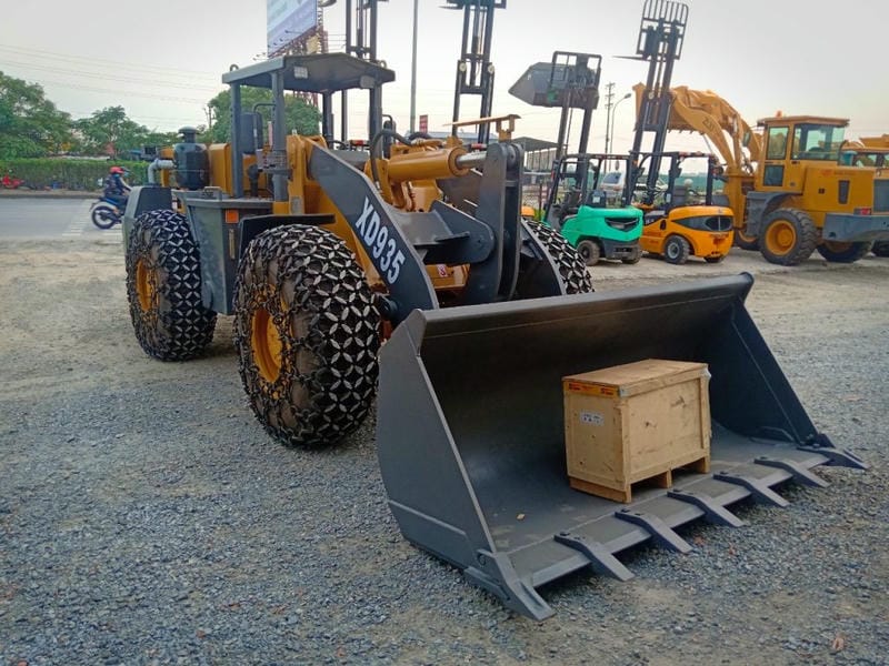 Xúc lật chui hầm Xiandai XD935