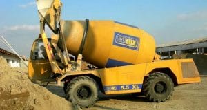 Xe trộn bê tông tự hành CARMIX 5.5