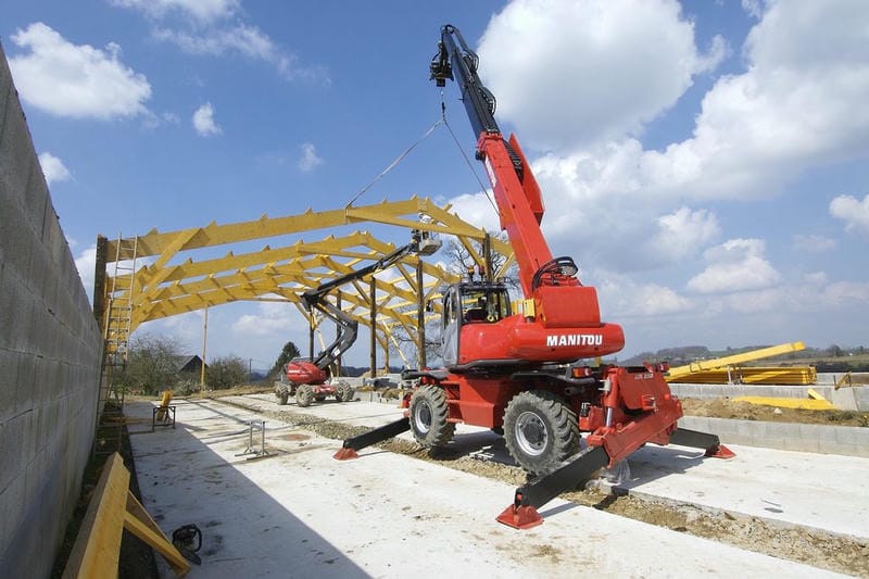 Dựng nhà xưởng bằng Manitou
