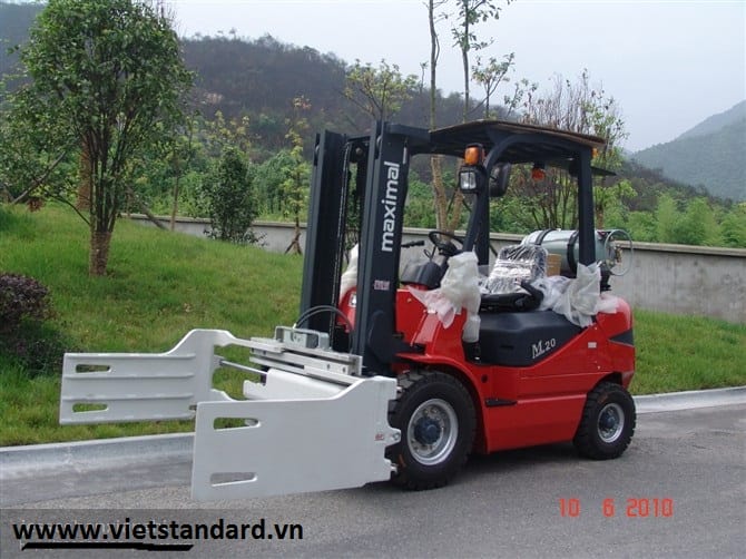 Xe nâng Maximal FD20 lắp bộ kẹp vuông