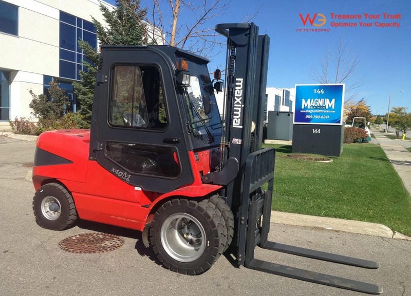 Xe nâng dầu 4 tấn