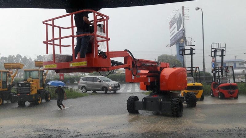 Xe nâng người Niuli