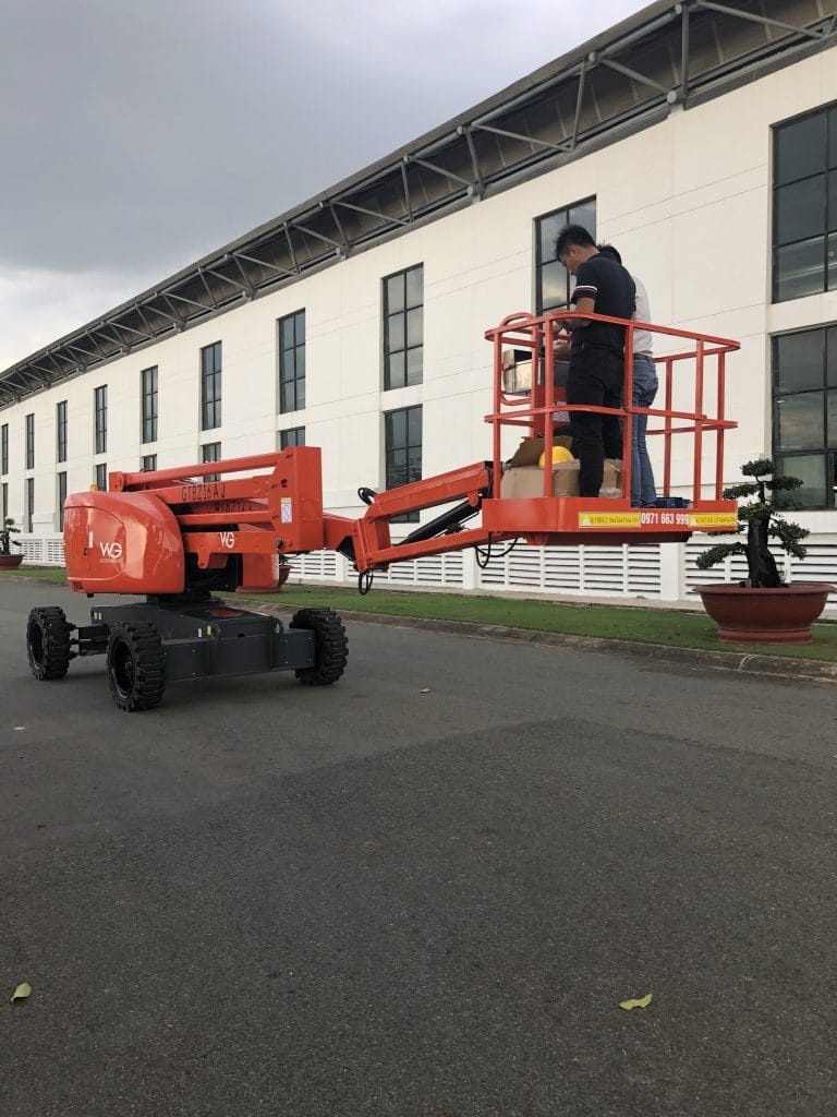 Xe nâng người Niuli