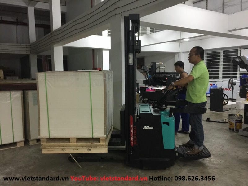 xe nâng pal;et giấy