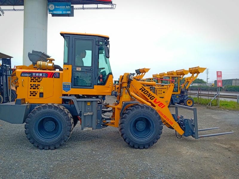 Xúc lật lắp càng nâng Rongwei ZL928KP