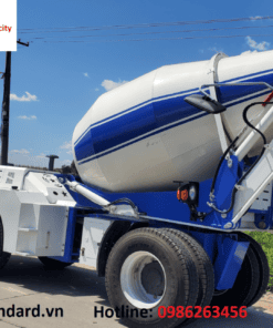 Xe trộn bê tông tự nạp liệu 4 khối