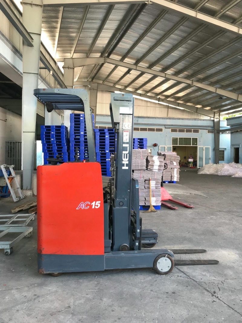 Xe nâng điện đứng lái Heli 2 tấn