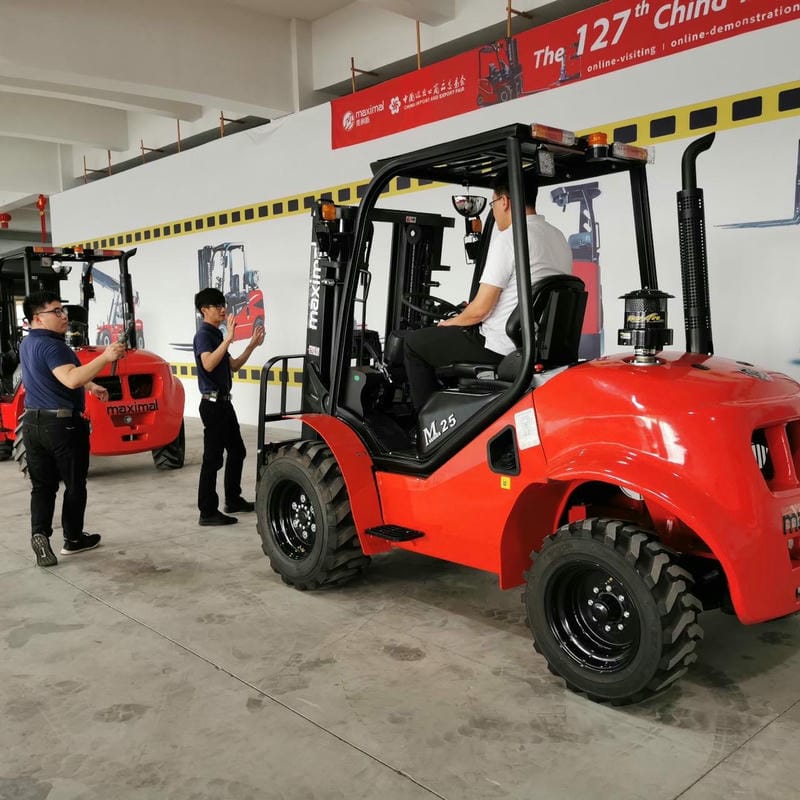 Xe nâng việt dã 3,5 tấn MAXIMAL