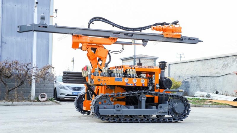 Máy khoan cọc pin nhà máy điện mặt trời