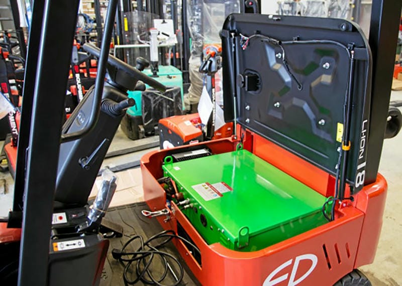 Xe nâng điện lithium EFL181
