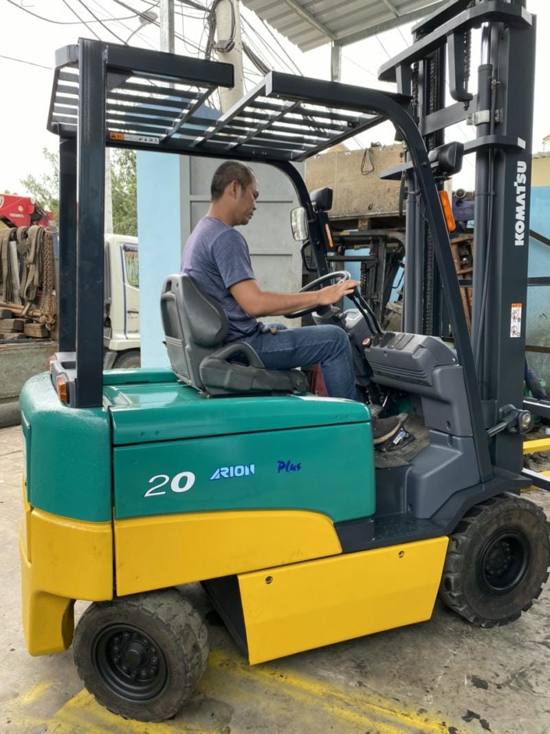 xe nâng điện cũ 1.5 tấn hình 1