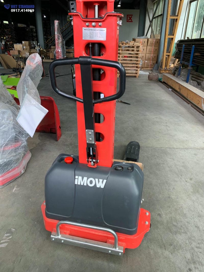 xe nâng điện tự leo 2