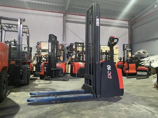 Xe nang tay dien 1 tan Heli CDD10 060