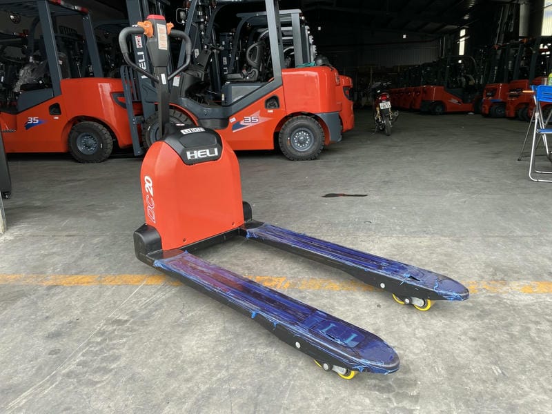 xe nâng điện dắt lái 3 