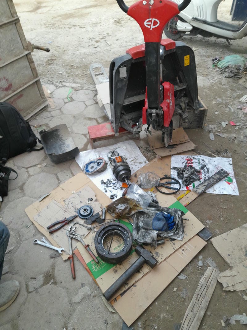 xe nâng tay điện 3