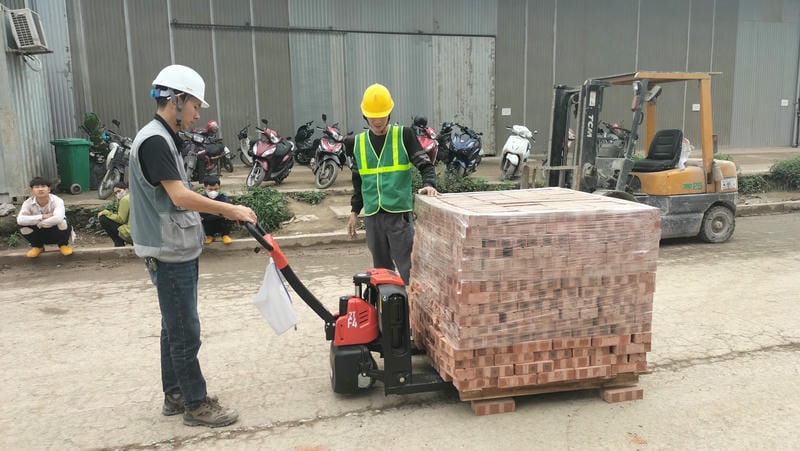 Xe nâng tay điện 1 tấn hình 1 