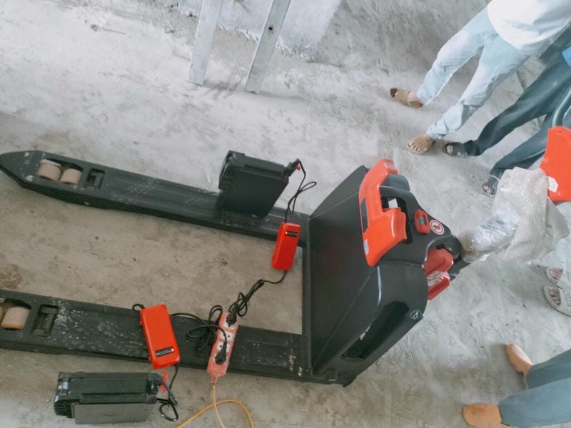 Bảo trì xe nâng điện tay 