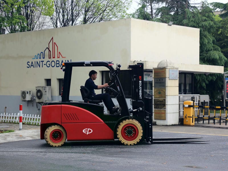 xe nâng kẹp giấy