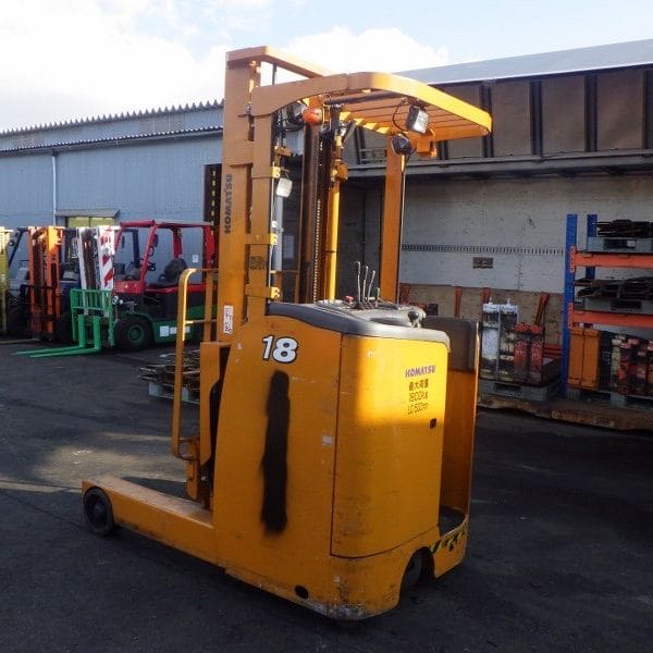 Xe nâng điện đứng lái Komatsu 3