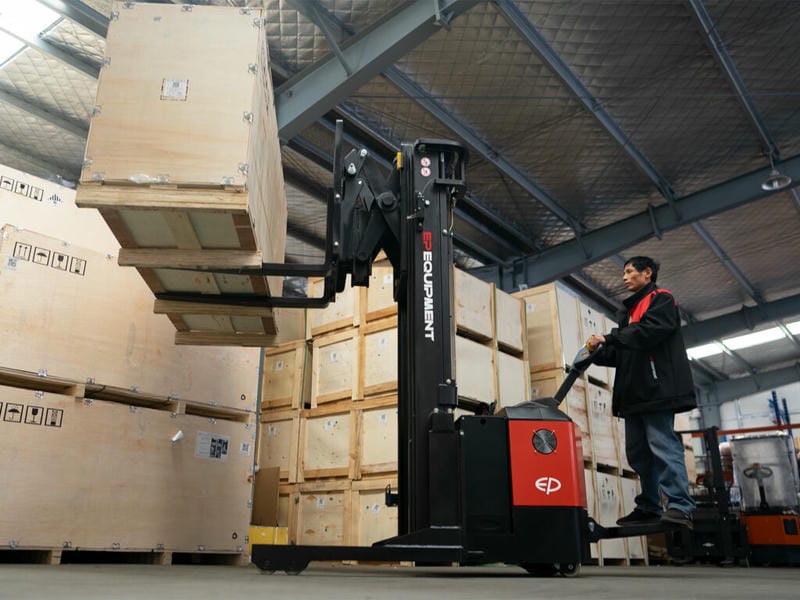 Xe nâng điện đứng lái hình 2 