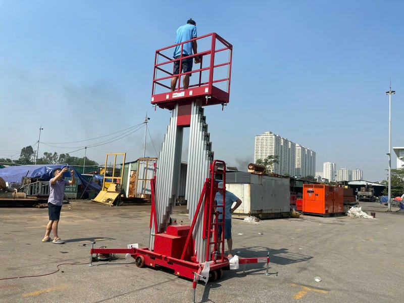 Thang nâng người 12m ảnh 1 