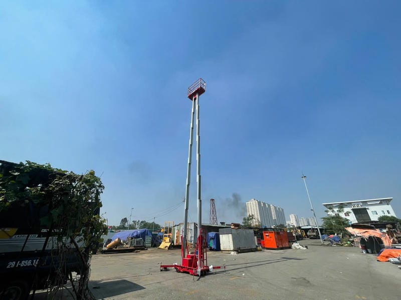 Thang nâng người 12m Trung Quốc 