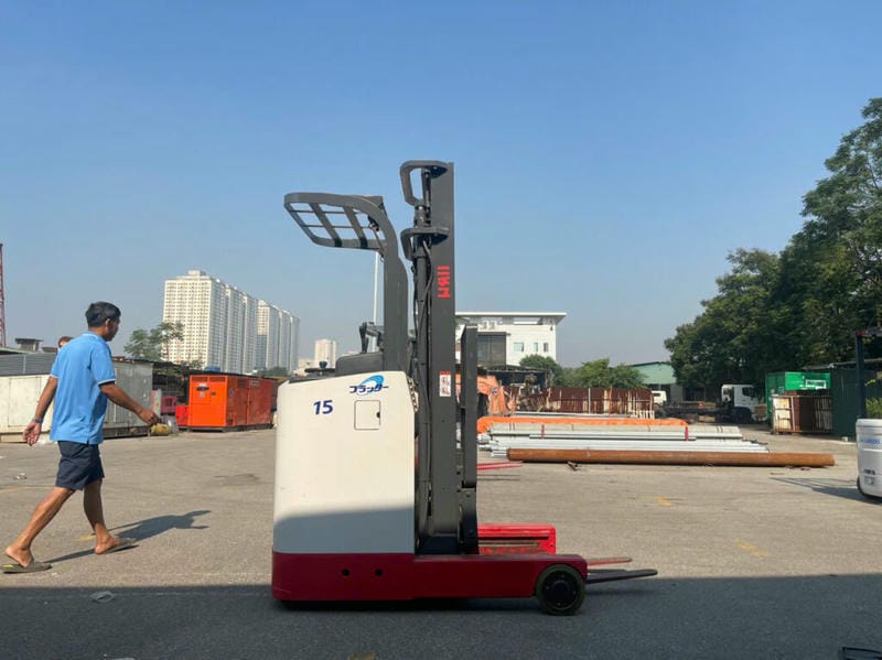 Xe nâng điện cũ đứng lái 1.5 tấn